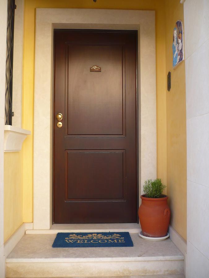 Molo Di Levante - Rent Apartment مارينا دي راغوزا المظهر الخارجي الصورة