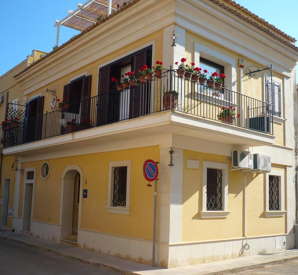 Molo Di Levante - Rent Apartment مارينا دي راغوزا المظهر الخارجي الصورة
